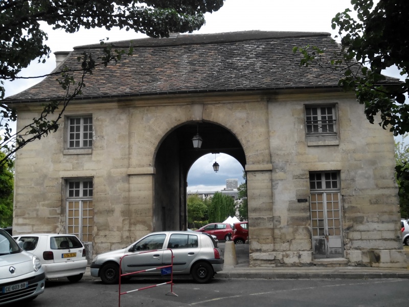 Fichier:Porte Saint-Jean-Baptiste de Bicêtre.jpg